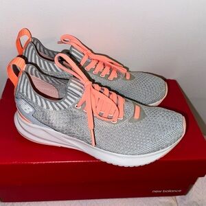 new in box
Size 5
Engineered knit
light gray,peach        No returns, final sale